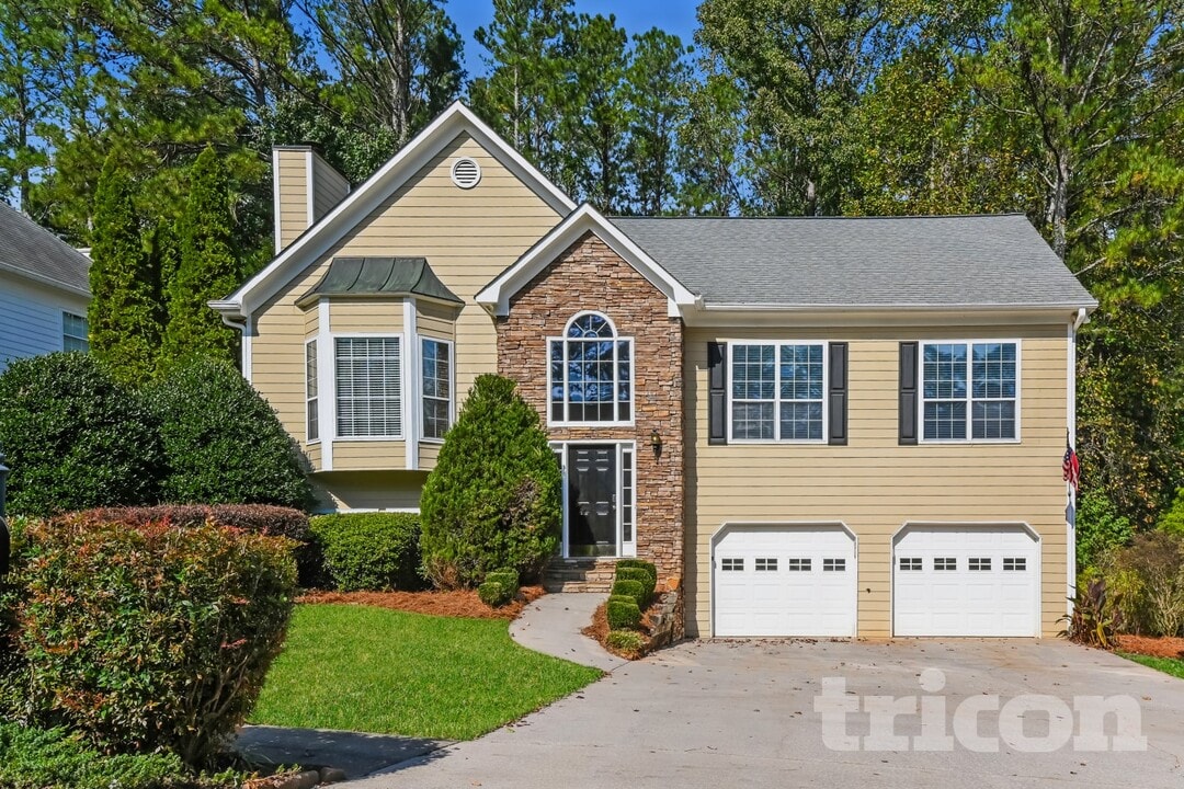 2030 Township Dr in Woodstock, GA - Building Photo