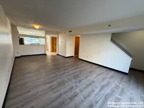 152 North Beacon St, Unit B2 in Boston, MA - Building Photo - Building Photo