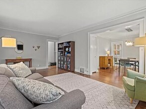 7527 Madison Ave in Kansas City, MO - Building Photo - Building Photo