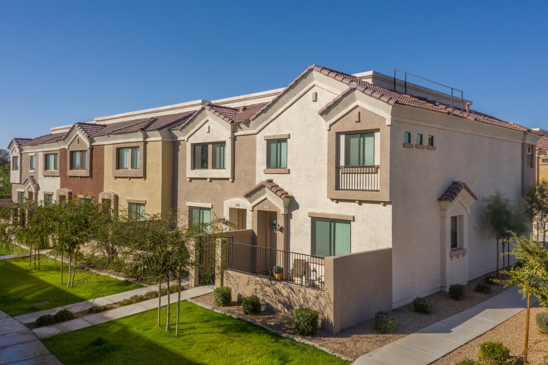 Sanctuary on Higley in Mesa, AZ - Building Photo