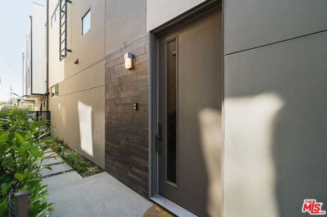 1752 Stoner Ave in Los Angeles, CA - Building Photo - Building Photo
