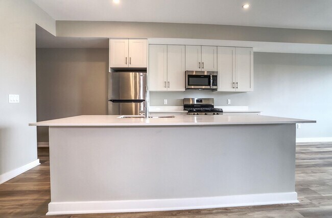 475 Communipaw Ave in Jersey City, NJ - Building Photo - Building Photo