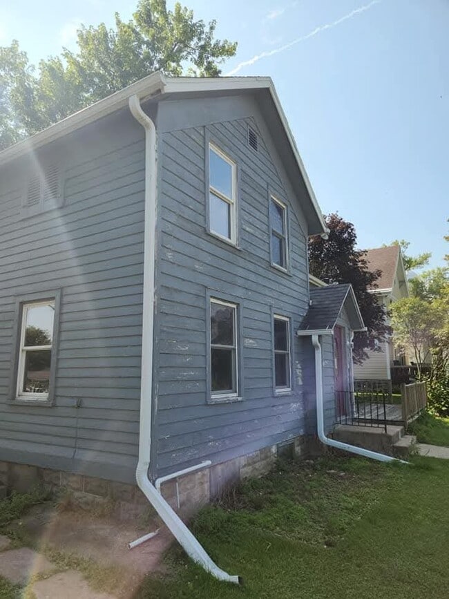 411 5th Ave in Clarence, IA - Building Photo - Building Photo