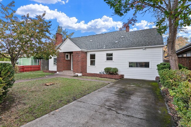 2557 Hilyard St in Eugene, OR - Foto de edificio - Building Photo