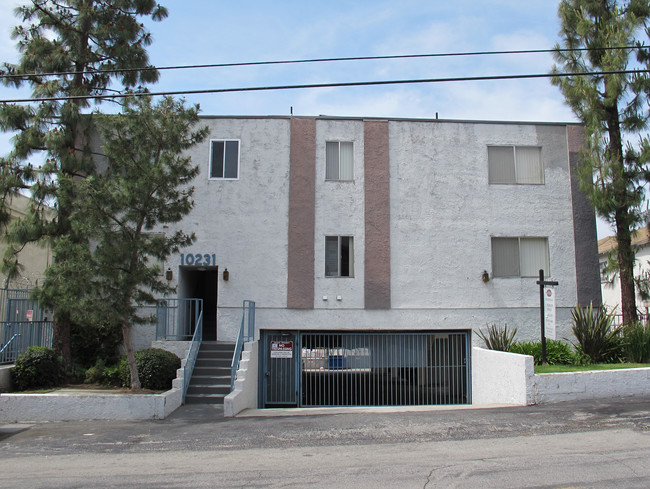 Pinewood-10231 in Tujunga, CA - Foto de edificio - Building Photo