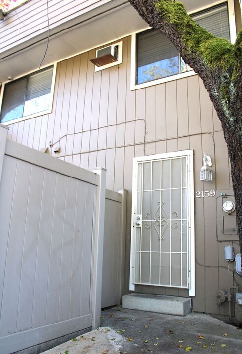 2159 W Steele Ln in Santa Rosa, CA - Building Photo