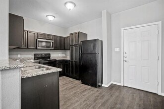 609 Meadow View Ct in Denton, TX - Building Photo - Building Photo