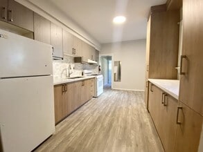 1078 College St in Toronto, ON - Building Photo - Building Photo