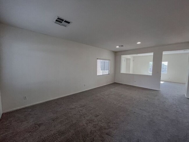 6440 Playa De Carmen Way in North Las Vegas, NV - Building Photo - Building Photo