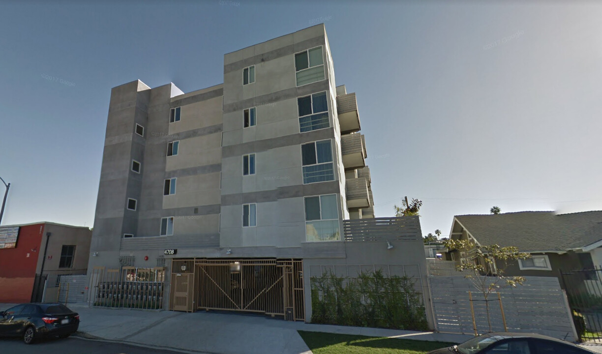 4708 Oakwood Ave in Los Angeles, CA - Building Photo