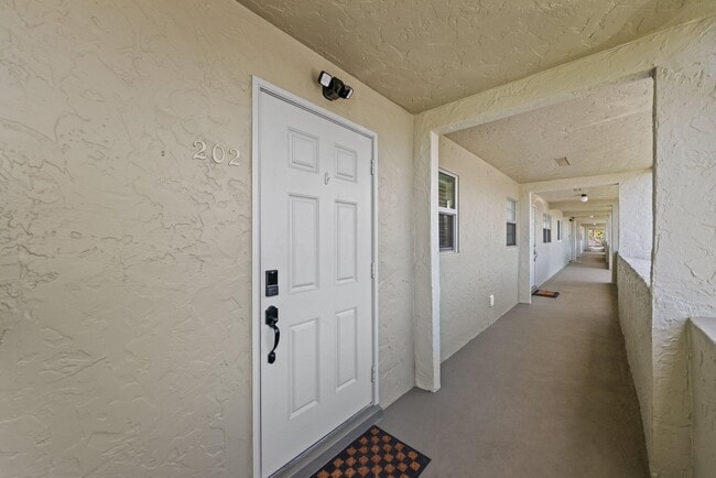 2700 Fiore Way in Delray Beach, FL - Building Photo - Building Photo