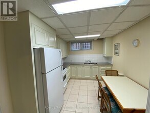 98 Westmoreland Ave in Toronto, ON - Building Photo - Building Photo