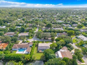7021 SW 107th St in Miami, FL - Foto de edificio - Building Photo