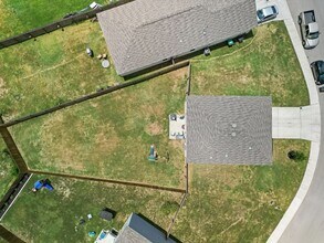 5484 Rue Girard in Converse, TX - Foto de edificio - Building Photo