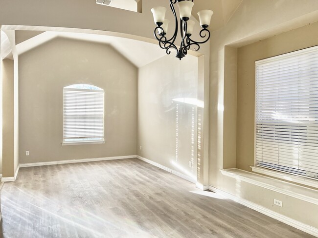 2421 Mallard Dr in Little Elm, TX - Foto de edificio - Building Photo