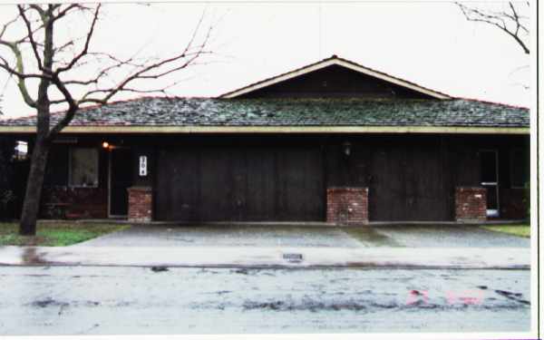 204-206 Woodrow Ave in Modesto, CA - Building Photo