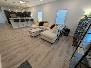 118 Canadian St in San Antonio, TX - Foto de edificio - Building Photo