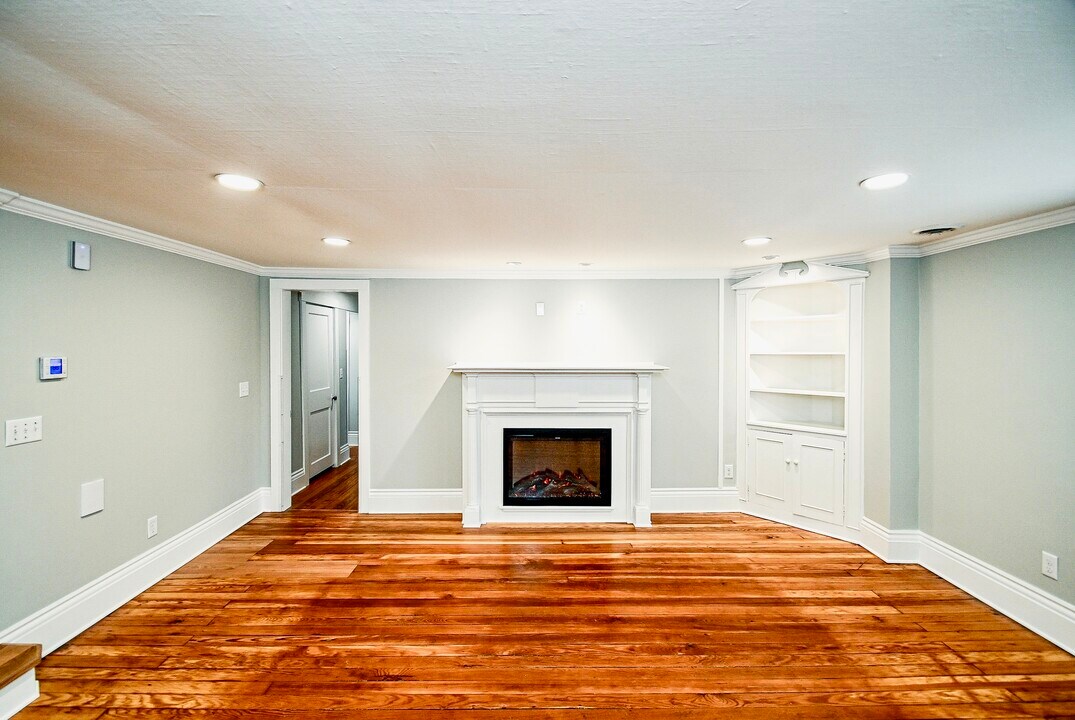 171 1/2 Lincoln Way E in Massillon, OH - Building Photo