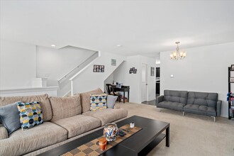 1813 Spinnaker St in Pingree Grove, IL - Building Photo - Building Photo