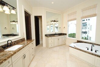 302 Calle Sevilla Pl in Houston, TX - Building Photo - Building Photo