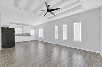 1405 San Vicente, Unit 3 in Weslaco, TX - Foto de edificio - Building Photo
