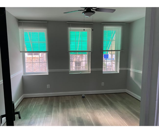 property at 1233 N Luzerne Ave