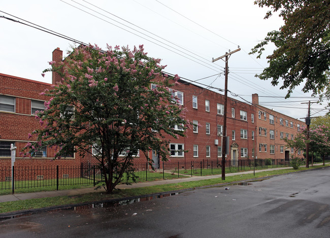 1818 Q St SE in Washington, DC - Building Photo - Building Photo