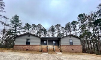 811 Graham Rd in Dallas, GA - Building Photo
