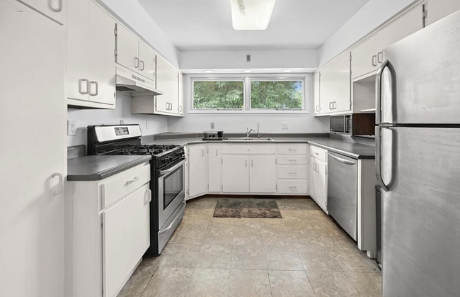 1912 Indian Trail Dr in West Lafayette, IN - Building Photo - Building Photo