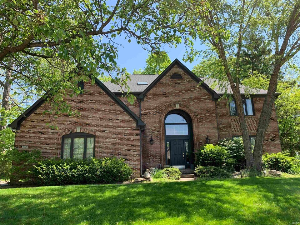 18325 Forest Terrace in Carmel, IN - Building Photo