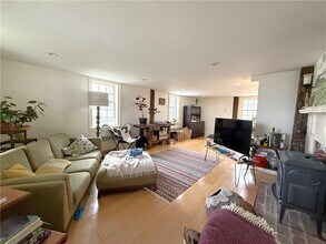 2678 E Main Rd in Portsmouth, RI - Building Photo - Building Photo