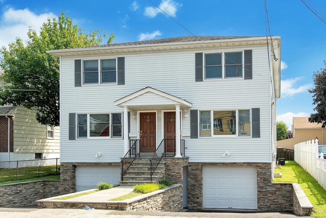 67 Ellsworth Ave in Harrison, NY - Building Photo