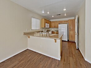 6526 Brook Cottage Ln in Las Vegas, NV - Foto de edificio - Building Photo