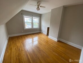 121 Livingston Ave in New Brunswick, NJ - Building Photo - Building Photo