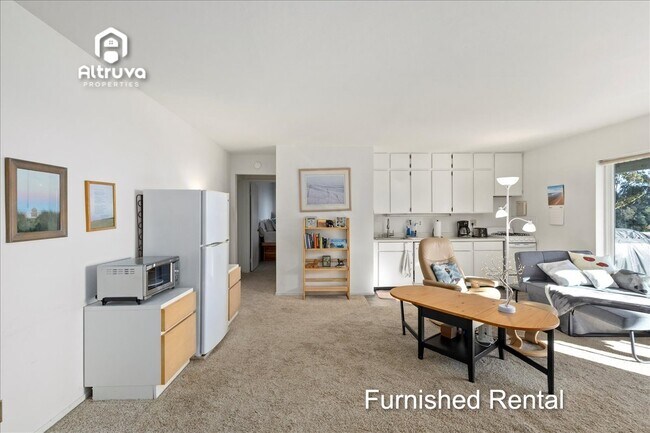 2177 Manzanita Dr in Oakland, CA - Foto de edificio - Building Photo