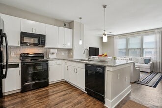 Highline Urban Lofts in Cypress, TX - Foto de edificio - Building Photo