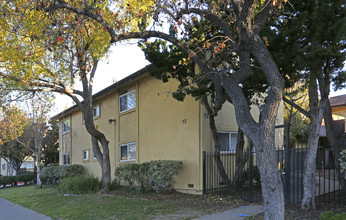 Rainbow Gardens in San Jose, CA - Building Photo - Building Photo