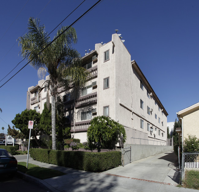 Kling Courtyard Apartments in North Hollywood, CA - Foto de edificio - Building Photo