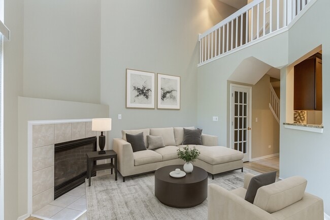 357 Lucille Ln in Schaumburg, IL - Building Photo - Building Photo