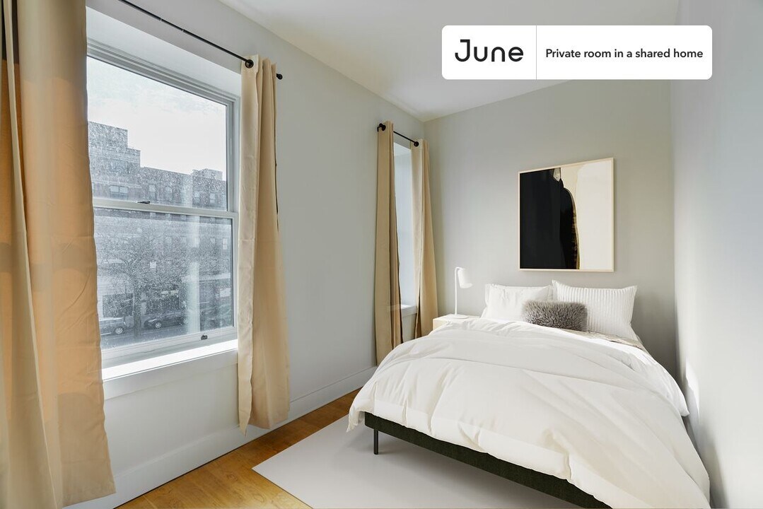 Room in Shared 3 bed/1 bath home in New York, NY - Building Photo