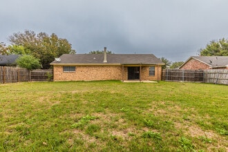 112 Marylee Dr in Hewitt, TX - Building Photo - Building Photo