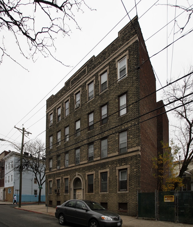 25-27 Sherman Ave in Jersey City, NJ - Foto de edificio - Building Photo