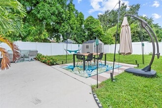 4775 Collins Ave, Unit 2208 in Miami Beach, FL - Building Photo - Building Photo