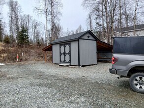 2100 N Meadow Lakes Dr in Wasilla, AK - Building Photo - Building Photo