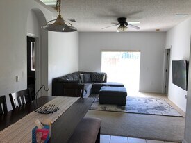 9368 Monterey Bay Dr in Orlando, FL - Building Photo