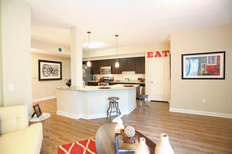 Lantower Westshore in Tampa, FL - Foto de edificio - Interior Photo