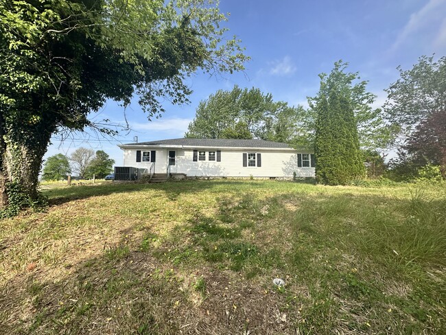 13958 Bainbridge Rd in Cerulean, KY - Building Photo - Building Photo