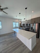 147 NW 32nd St, Unit B9 in Miami, FL - Building Photo - Building Photo