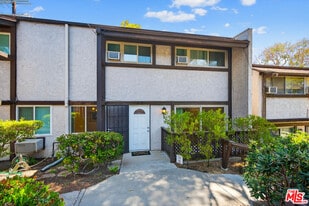 394 Miraleste Dr in Los Angeles, CA - Building Photo