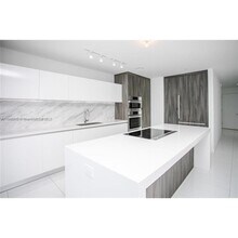 851 NE 1st Ave in Miami, FL - Building Photo - Building Photo